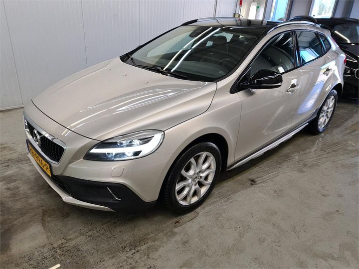 volvo v40 cross country 2017 yv1mz79l1j2144696