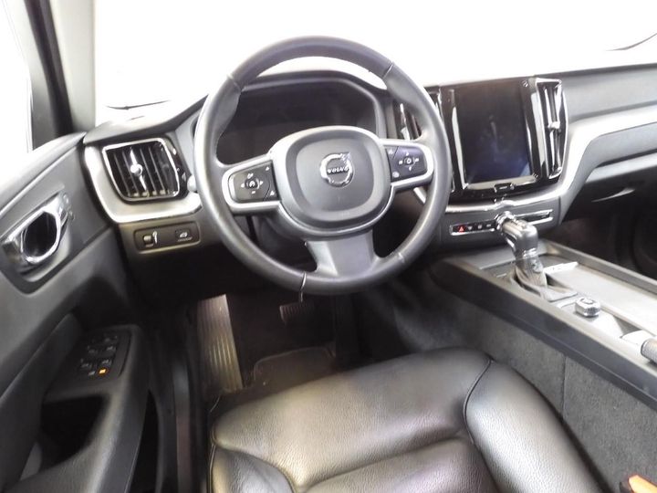 volvo xc60 2018 yv1uz25bcj1043934