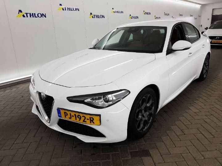 alfa romeo giulia sedan 2017 zareaecn1h7557483